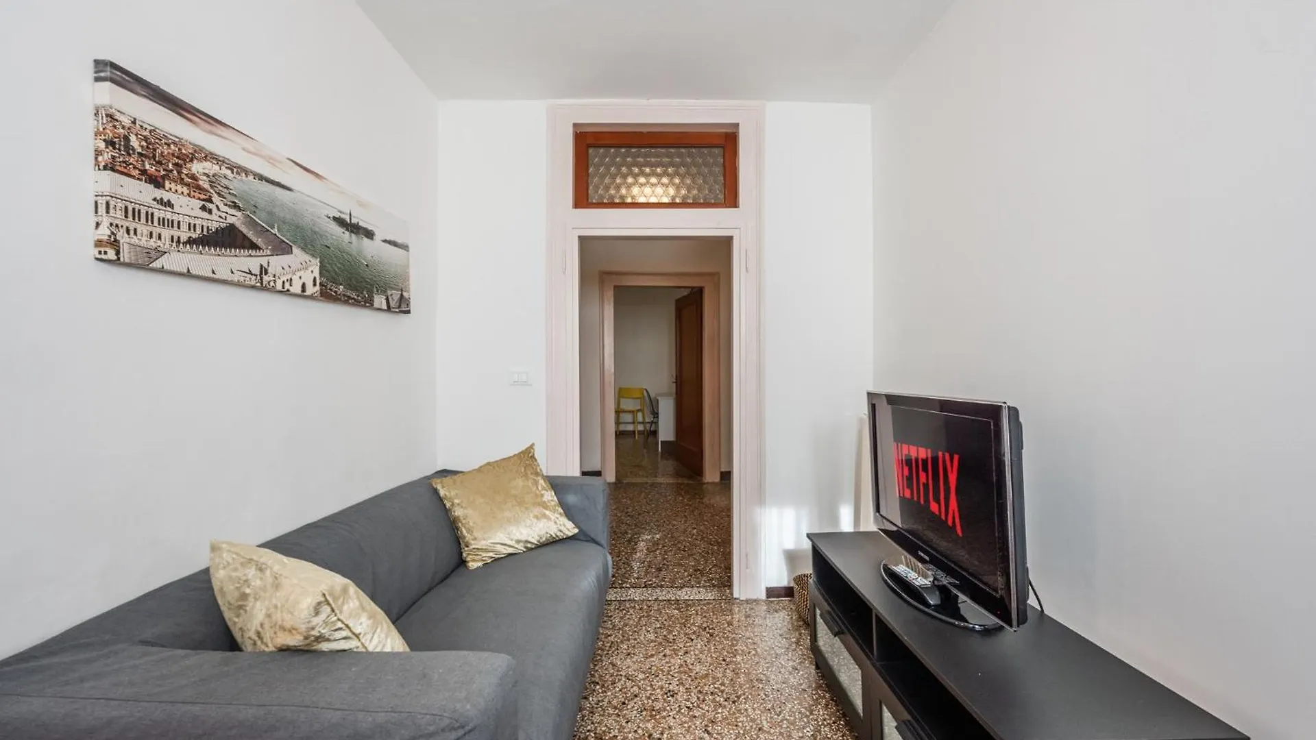 Queen Home Carlotta Venice Apartment
